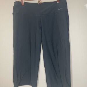 Nike Dri-Fit Black Capri Leggings Size M